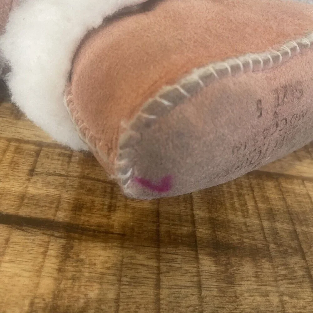 Minnetonka Moccasins Pink Lambs Wool Suede BOOTIES BOOTS Size 5 Infant READ FLAW